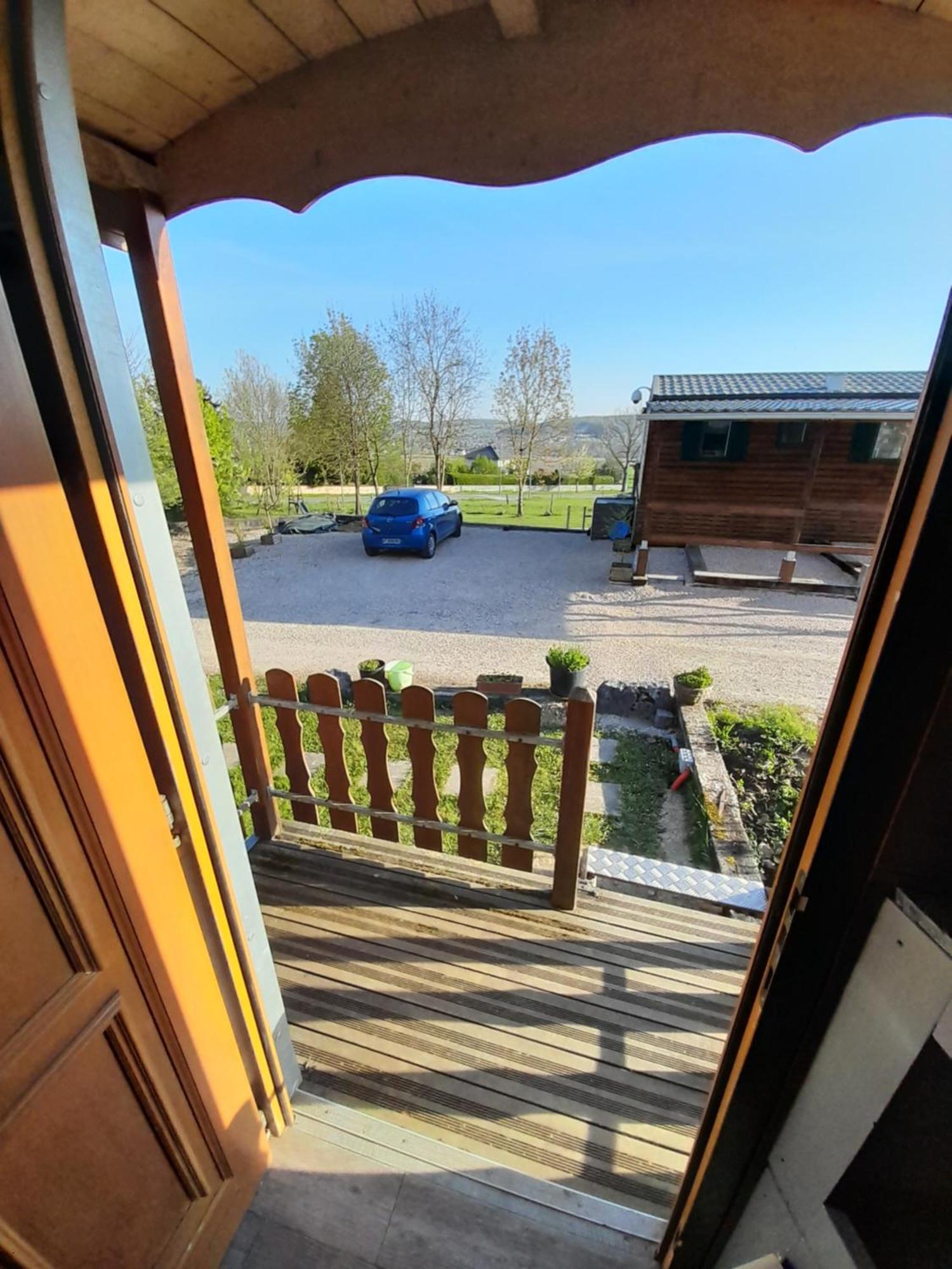 Location Type Gite, Chambre D'Hote, Meuble De Tourisme Dans Joli Petit Chalet Typique Et Ou Jolie Roulotte Type Boheme Waldighoffen Kültér fotó