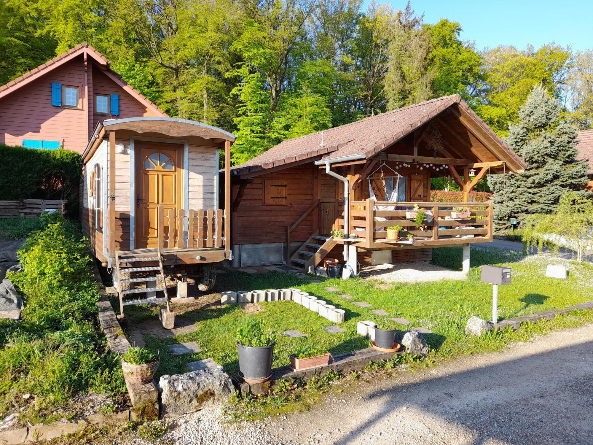 Location Type Gite, Chambre D'Hote, Meuble De Tourisme Dans Joli Petit Chalet Typique Et Ou Jolie Roulotte Type Boheme Waldighoffen Kültér fotó